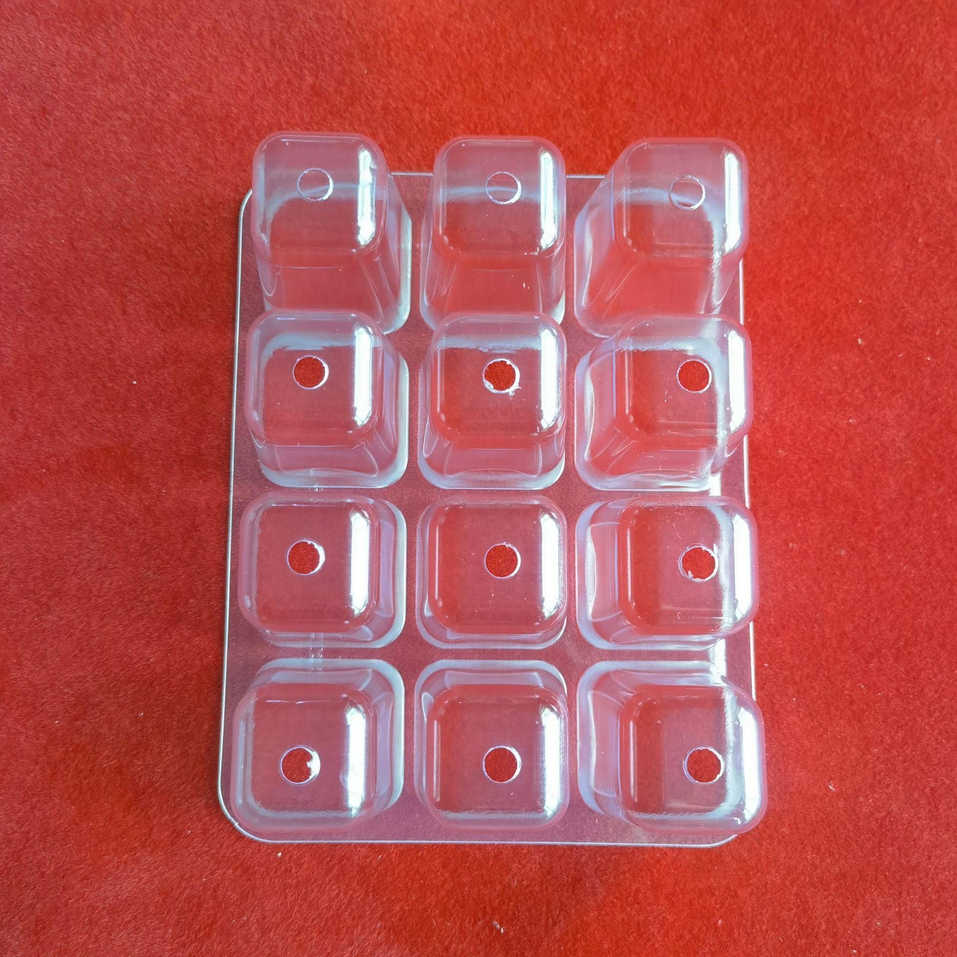 9 cellules claires
