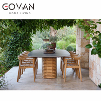 Nouvelle table à manger rectangulaire d'extérieur : mobilier de patio de luxe avec plateau en pierre et pieds en teck, idéal pour les hôtels de jardin