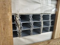 Perfil de Extrusión de Aluminio Anodizado Plateado, Longitud Personalizada para Ensamblaje de Protección de Máquinas de Automatización Industrial