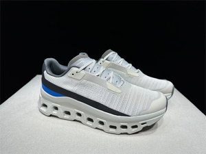 أحذية رياضية عصرية بلون وردي فاتح مستوحاة من كرة السلة مع نعل سميك هندسي وشعار مخصص - Product Image 2