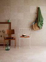 Panneaux muraux en pierre calcaire beige moderne Moleanos, design de carrelage poli pour application extérieure
