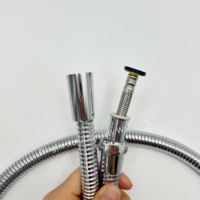 Tuyau de douche extractible chromé flexible OEM | Tressé en acier inoxydable + écrou en laiton à double verrouillage, approvisionnement d'usine
