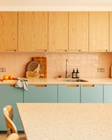 Lemari Dapur Kayu Lapis Pesanan Khusus Dua Warna Tanpa Gagang Set Lemari Dapur Dengan Meja Batu untuk Apartemen