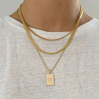 Collier personnalisé en acier inoxydable plaqué or avec gravure personnalisée, collier carré personnalisé, collier avec plaque carrée personnalisée