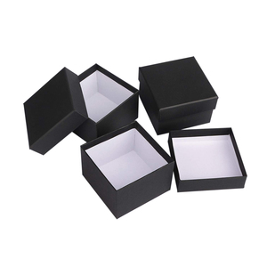 Boîte cadeau rigide carrée noire en carton pour bijoux - Product Image 3
