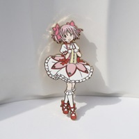 Badge en métal émaillé souple pour un personnage de jeune fille. Broche Anime. Décoration de vêtements pour sac à dos. Petit cadeau de collection.