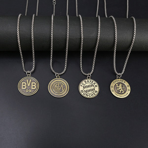 สร้อยคอจี้สโมสรฟุตบอลสำหรับผู้ชาย พรีเมียม บาร์เซโลน่า ยูเวนตุส เรอัล ปารีส แซงต์ แชร์กแมง ลิเวอร์พูล อาร์เซนอล เครื่องประดับสำหรับแฟนฟุตบอล ทนทาน - Product Image 3