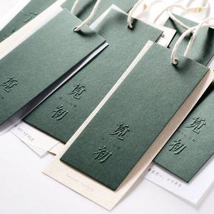 Etiquetas colgantes personalizadas ecológicas con textura similar al papel, ideales para jeans, chaquetas, calzado y bolsos de alta gama. - Product Image 2