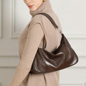 Sac à bandoulière de luxe en cuir véritable pour femme, grand sac fourre-tout pour les trajets quotidiens, sac cosmétique de luxe à bandoulière pour femme - Product Image 2
