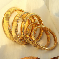 Pulsera de Cadena de Serpiente Elástica de Diseño Simple Retro de Lujo Ligero de Acero Inoxidable para el Mercado Europeo y Estadounidense