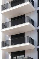Rampe en verre LED moderne - Système de balustrade de balcon en verre trempé sans cadre en aluminium pour hôtel, appartement, villa