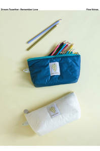 กระเป๋าเครื่องสำอางผ้าไนล่อนกันน้ำลายอวกาศสีน้ำเงินเข้มกระเป๋าใส่ป้ายโลโก้เย็บ8นิ้ว - Product Image 2