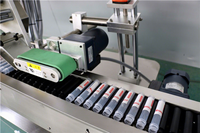 SKILT Moteur servo automatique haute précision pour machine d'étiquetage horizontale de rouges à lèvres et baumes à lèvres, fabricant d'étiqueteuses de tubes