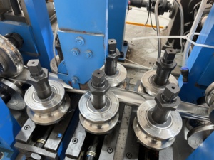 Tùy Chỉnh Công Nghiệp Thép Không Gỉ Nhà Máy Ống Cho Trao Đổi Nhiệt Ống Sắt <span class=keywords><strong>Gi</strong></span> MS Ống Làm Máy Dây Chuyền Sản Xuất - Product Image 5