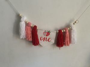 Strawberry 1st Birthday High Chair Banner Sweet One Tassel Guirlande pour fille 1st Birthday Berry Sweet Highchair Banner Sweet - Product Image 2