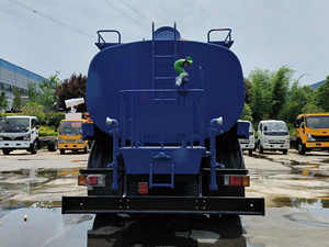 Camión <span class=keywords><strong>Cisterna</strong></span> ISUZU GIGA 4*2 de 6 Ruedas, Tanque de <span class=keywords><strong>Agua</strong></span> de 4000 Galones, Camión <span class=keywords><strong>Cisterna</strong></span> de <span class=keywords><strong>Agua</strong></span> <span class=keywords><strong>Potable</strong></span> de 12000L en Venta - Product Image 6