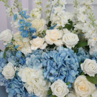 Fleurs d'allée artificielles bleues pour décorations de mariage et de remise des diplômes