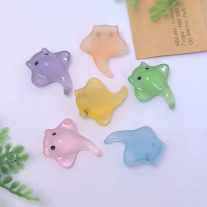 100 pièces de miniatures d'animaux mignons en forme de petits poissons transparents <span class=keywords><strong>3D</strong></span>, décorations de micro-paysages, cadeaux pour la décoration de la maison - Product Image 1