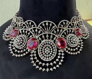 Conjunto de collar de diamantes de lujo en oro de 14K y 18K con diseño de Gargantilla y pendientes a juego - Product Image 4