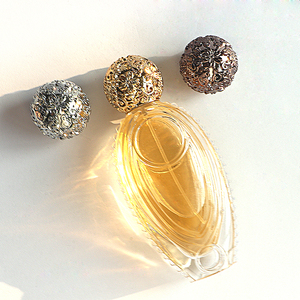 Bouteilles de parfum de luxe en forme de feuille de conception spéciale avec couvercle en zamac pulvérisateur à sertir continu 15CC <span class=keywords><strong>60ml</strong></span> atomiseur de parfum - Product Image 2