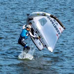 Ala da Wing Foil Idrofoil Gonfiabile da Esterno per Windsurf, Kitesurf e Surf - Product Image 1