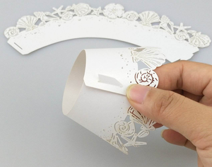 Papier d'emballage pour cupcakes blanc avec motif de coquillages marins et de fleurs en croix pour la décoration de muffins pour les fêtes de mariage - Product Image 4