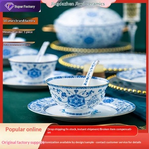 Ensemble de vaisselle en porcelaine fine de Jingdezhen : deux bols, deux baguettes, assiette et bol cadeau - Product Image 1