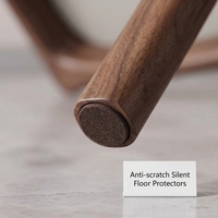 Chaise de salle à manger italienne de luxe légère en noyer traditionnel avec accoudoirs, revêtement en cuir souple, chaise d'appoint design pour la maison et le restaurant