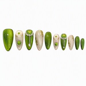 Faux ongles verts faits à la main, forme amande, couvrance totale, avec colle, motif floral et gemmes pour les doigts - Product Image 4