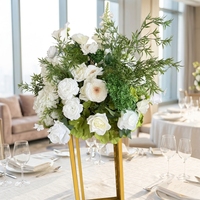 Ramo de Rosas Blancas Artificiales de Seda de 40 cm con Hortensias en Cascada y Bola de Flores de 70 cm con Follaje Verde para Decoración de Bodas, Venta al Por Mayor