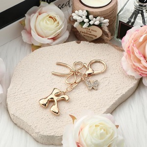 Gantungan kunci logam busur huruf inisial elegan mode rhinone Love huruf bahasa Inggris tas logam jimat hadiah perhiasan - Product Image 4