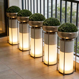 Pots de fleurs en fibre de verre avec supports métalliques rustiques pour usage intérieur/extérieur, jardinières lumineuses créatives pour centre commercial - Product Image 1