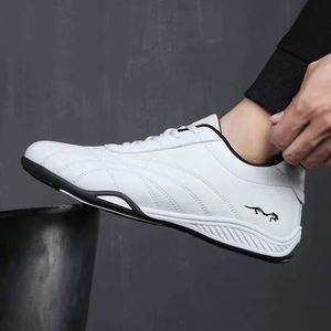 Chaussures de sport décontractées pour hommes à semelle en caoutchouc, chaussures de course, chaussures de voyage en cuir respirantes et tendance - Product Image 1