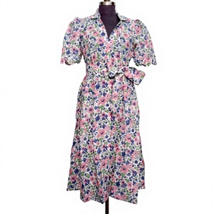 Robe midi trapèze moderne pour femme, 100 % coton, imprimé floral doux, col en V, boutonnée, idéale printemps-été, style bureau - Product Image 1