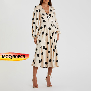 Produttore di Abbigliamento Personalizzato OEM, Abito Lungo Estivo da Donna con Scollo a V, <span class=keywords><strong>Maniche</strong></span> <span class=keywords><strong>Lunghe</strong></span>, Stampa a Pois e Vita Alta - Product Image 1