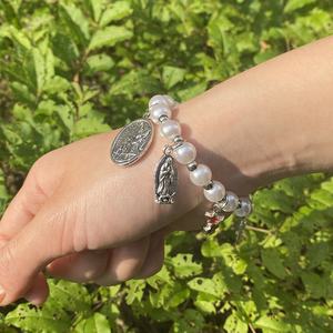 Pulsera de Cuentas de Perlas Católicas <span class=keywords><strong>Recuerdos</strong></span> Tradicionales de Primera Comunión con Cruz y Dijes de Santa María y San José - Product Image 5