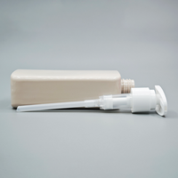 Flacons cosmétiques en plastique beiges brillants avec pompe, bouteilles carrées pour shampoing, personnalisables en PCR