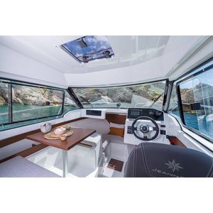 Barco Jeanneau Merry Serie 605 2 Premium, 6.65m de eslora, 4 camas, motor de gasolina, quilla plana para deportes acuáticos - Product Image 6
