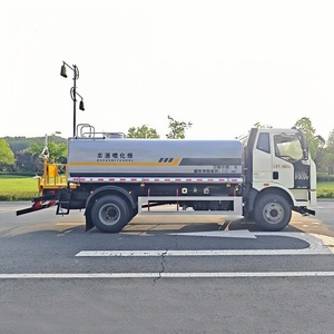 Camión Cisterna de Agua FAW 4x2 de 12000L Confiable para Control de Polvo en Carreteras Municipales y Construcción - Product Image 3
