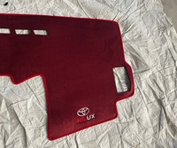 Housse de tableau de bord de voiture de luxe en peluche courte Luerman, antidérapante, avec garniture personnalisée et motif brodé pour Toyota Hilux