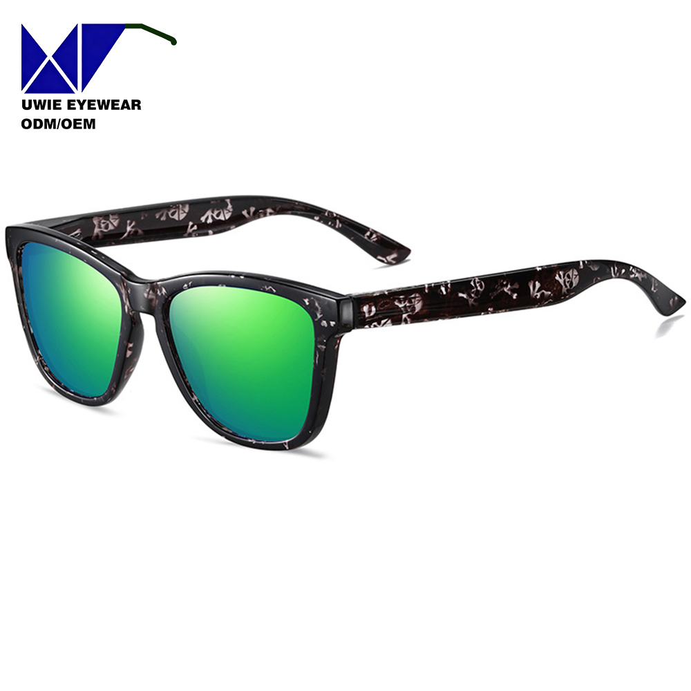 Película verde con forma de calavera.