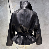 Veste en cuir de mouton grainé noir pour femme, col montant, ceinturée, coupe ample, en cuir de mouton véritable, double boutonnage