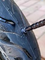 Kit de réparation rapide des pneus : Vis et clous en caoutchouc pour moto et voiture, installation facile, pour pneus sans chambre à air