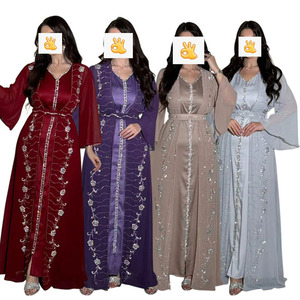 ชุดเดรสยาวแบบอบายะ 2 ชิ้น ผ้าชีฟองประดับเพชร สำหรับผู้หญิง สไตล์มุสลิมแบบดั้งเดิม ชุดเดรสยาวอิสลามสำหรับฤดูใบไม้ผลิ ชุดเดรสแบบสวมทับและสวมด้านใน เนื้อผ้านุ่ม - Product Image 4