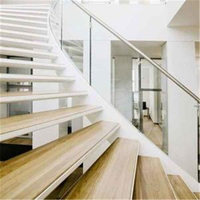 Escaliers en bois avec marches d'escalier en bois courbé conception d'escalier