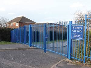 Panneau de clôture de sécurité en acier galvanisé <span class=keywords><strong>coulissant</strong></span> double à pointe de lance automatisé pour usine de fabrication, durable, pour usage industriel - Product Image 3