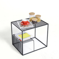 Moderne en métal noir fil côté table basse taille personnalisée intérieur décor à la maison
