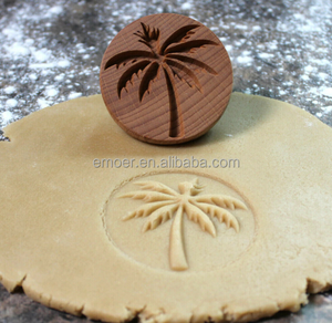 Molde de madera de haya con forma de ardilla para galletas y bizcochos, con motivos de guirnalda de loto, erizo, rodaja de limón y árbol de coco. - Product Image 4
