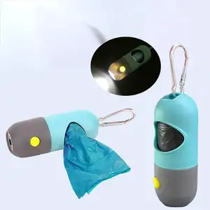 Dispensador de saco de cocô de cachorro com lanterna LED embutida suporte para saco de resíduos de animais de estimação com mosquetão para trela com clipe de chumbo