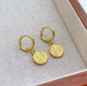 ต่างหูห่วงสแตนเลสสตีล 18G 1 คู่ ชุบทอง 18k รูปทรงเรขาคณิต ดีไซน์เปลือกหอย หนา ทันสมัย สำหรับผู้หญิง ขายส่ง - Product Image 3